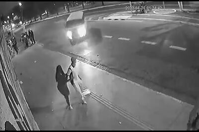 Tragedia en Brasil: combi se salió del camino y atropelló a una mujer embarazada