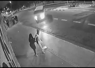 Tragedia en Brasil: combi se salió del camino y atropelló a una mujer embarazada