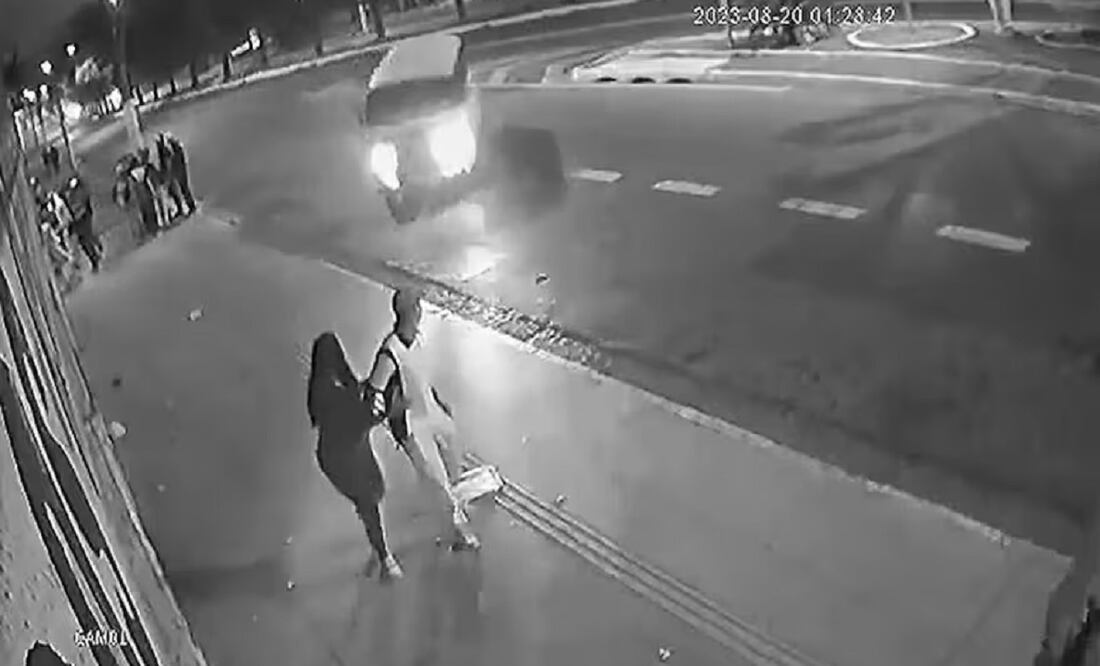 Una combi perdió el control, se subió a la vereda y mató a una embarazada en Sao Paulo, Brasil. FOTO: CAPTURA