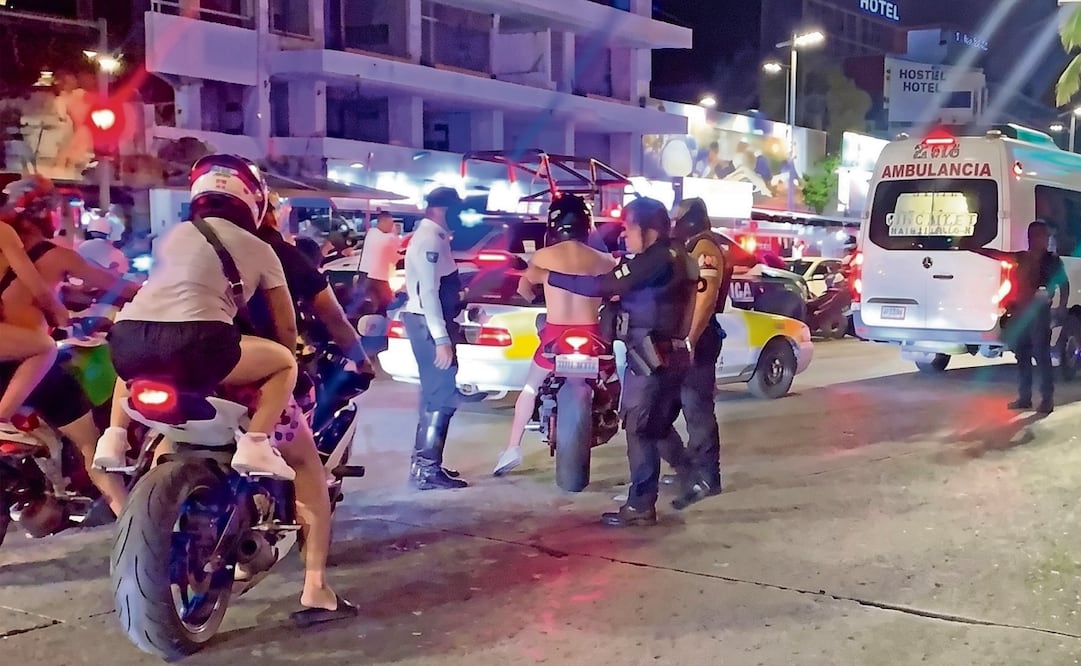El intento de los motociclistas de tomar las calles de Acapulco fue bloqueado por fuerzas del orden, lo que provocó trifulcas. Foto: Alberto González / EL UNIVERSAL
