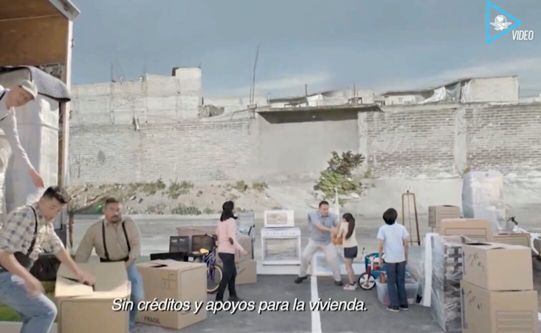 En la pieza de 30 segundos se muestra un panorama de México sin atención médica, educación gratuita o créditos para la vivienda. Foto: Especial