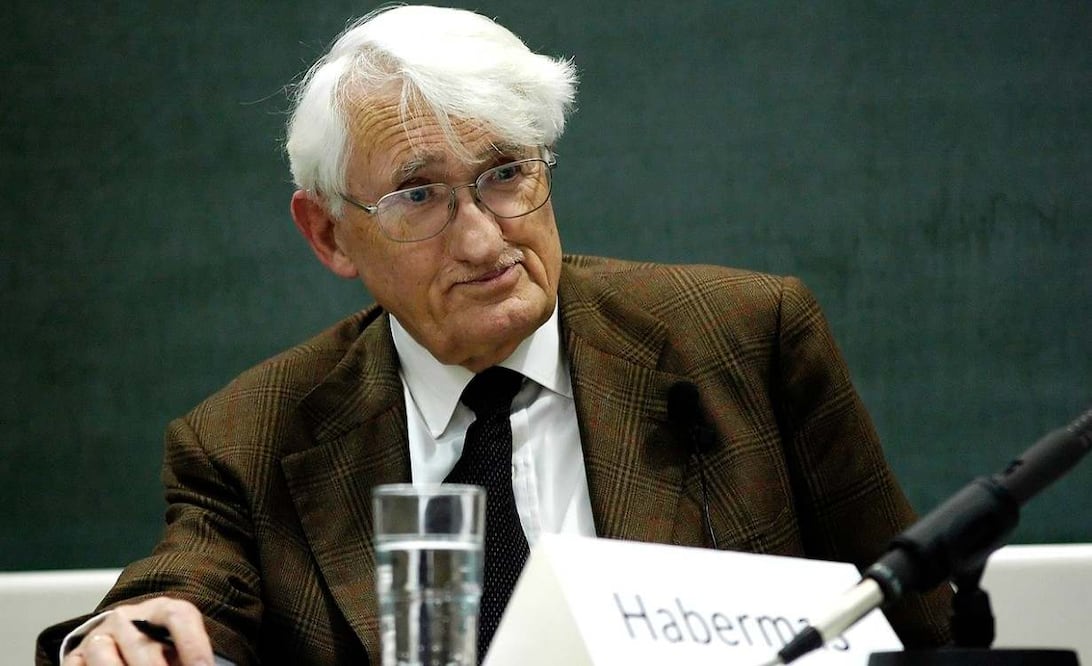 Autor de Teoría de la acción comunicativa, una de las obras clave del pensamiento contemporáneo, Jürgen Habermas pensó el diálogo como base de la vida pública; su figura reaparece hoy entre homenajes y silencios. Crédito: Wikimedia Commons.