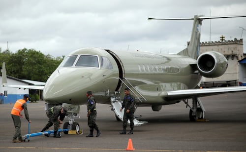 Honduras remata avión presidencial marcado por corrupción; empresa mexicana lo compra por 5.1 mdd