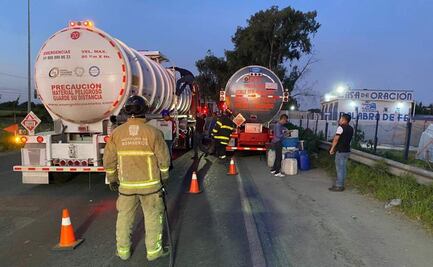 Cierran carretera Tula-Tlahuelilpan, en Hidalgo, por fuga de combustible de autotanque; automovilistas buscan rutas alternas