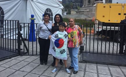 Mexicanos festejan a Corea en el Ángel de la Independencia
