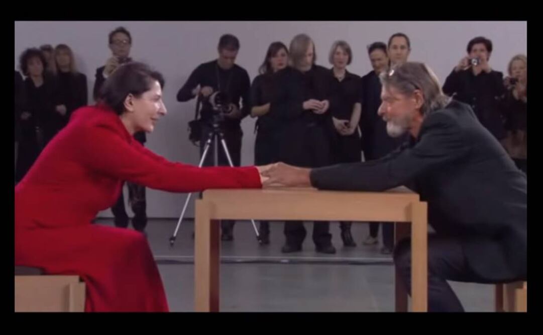 En 2010, Marina Abramovic presentó en el MoMA su performance "The artist is present", donde se reencontró con su ex pareja, Ulay. FOTO: Captura.