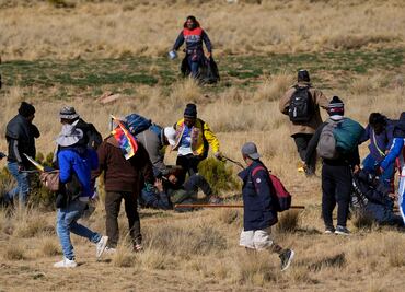 Bolivia: 13 heridos en primer día de marcha que enfrenta a seguidores de Evo Morales y de Luis Arce