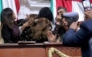 Así comenzó la pelea en el Congreso; una reserva de Morena rompió el acuerdo y estalló el zafarrancho entre diputadas