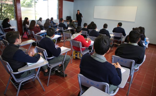 Padres y especialistas rechazan recorte al ciclo escolar; “la educación no puede sacrificarse por un evento deportivo” 