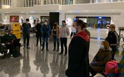 Avión colombiano que trae a tres mexicanos desde Wuhan llega a Bogotá