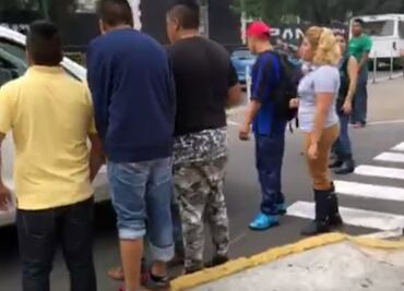 Vecinos evitan que Arne descargue enseres en Iztapalapa