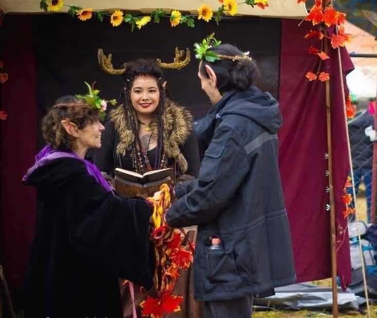 Vive con tu pareja una ceremonia única en el Festival de Hadas y Brujas. Foto: Facebook Festival de Hadas y Brujas