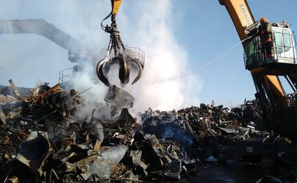 Continúa incendio en empresa acerera de Nuevo León tras casi 24 horas     