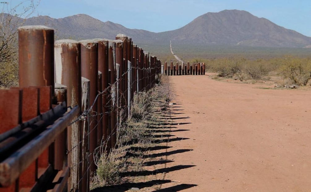 Contratistas del muro fronterizo ingresan a territorio Tohono O’odham en Arizona; tribu denuncia invasión.
Foto: Especial.