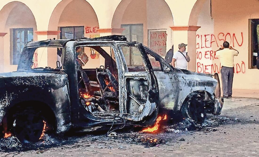 Inconformidad. La quema del vehículo se realizó presuntamente por la presencia del senador Roberto Albores Gleason