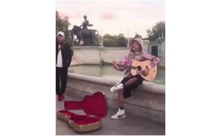 Justin Bieber le da una serenata a Hailey Baldwin en Londres 