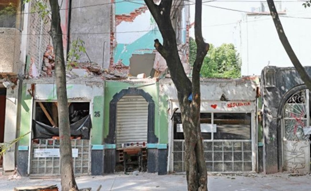 Buildings in La Condesa damaged after the earthquake – Photo: Lucía Godínez/EL UNIVERSAL