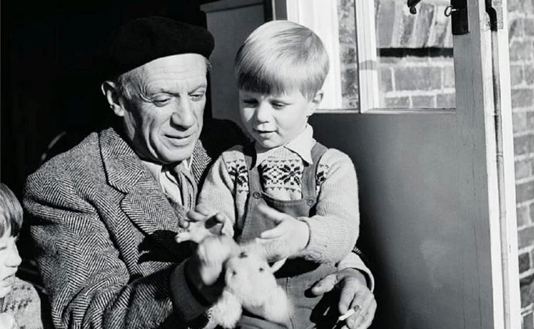 Fotografía cedida por Siruela de Pablo Picasso y Anthony Penrose en la visita que el pintor malagueño hizo a Farley Farm. Foto: EFE, archivo