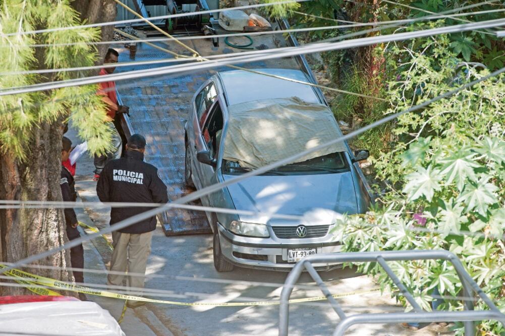 Violencia. En la colonia La Tabiquera hallaron el cuerpo de un hombre en un automóvil Volkswagen Pointer gris (ARCHIVO. EL UNIVERSAL)