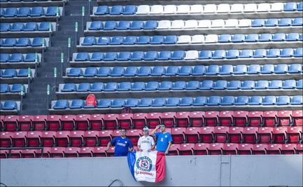 Afición abandona a Cruz Azul en el Estadio Azteca