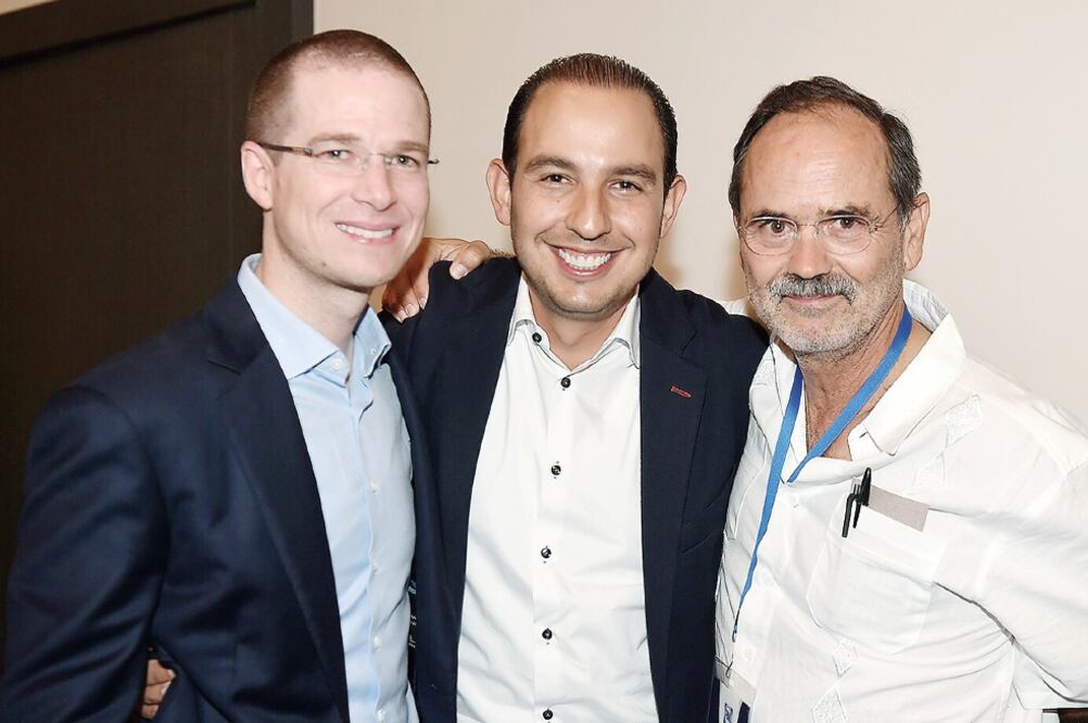 Ricardo Anaya, líder del PAN; Marko Cortés, jefe de la bancada panista, y Gustavo Madero, ex dirigente albiazul, durante la reunión plenaria (Foto: Especial)