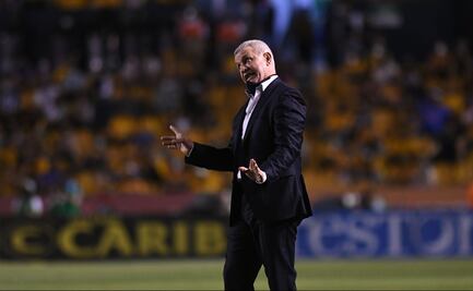 Javier Aguirre explota contra reporteros tras derrota contra Tigres