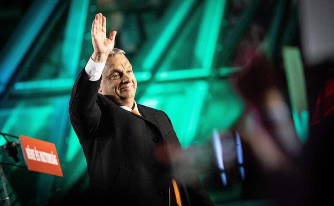 Viktor Orban, saludando a sus seguidores durante el evento del partido gobernante Fidesz-KDNP. Foto: EFE