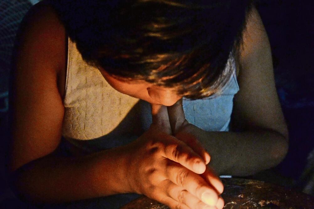 Algunas noches Marcos tiene pesadillas, la mayoría de las veces cuando escucha a los adultos hablar sobre la desaparición de su padre (PATRICIA MORALES. EL UNIVERSAL)