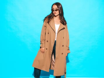 Cómo lavar una gabardina o trench coat en casa, sin arruinarla