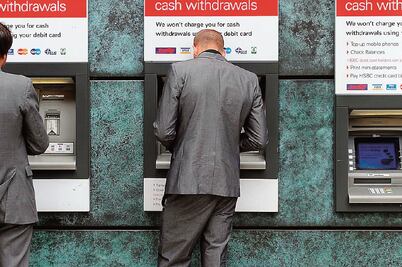 Cajeros, ¿inseguros adentro y afuera?