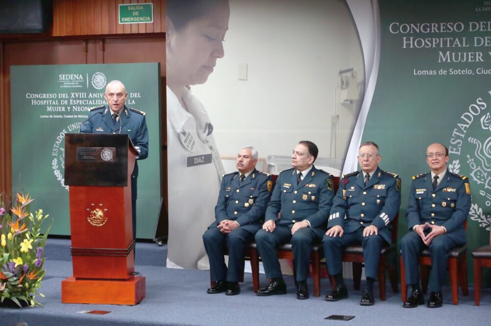 En el Hospital de Especialidades de la Mujer y Neonatología, el secretario de la Defensa Nacional, general Salvador Cienfuegos Zepeda, aseguró que las Fuerzas Armadas han dedicado un esfuerzo importante a la salud (ALEJANDRO ACOSTA. EL UNIVERSAL)