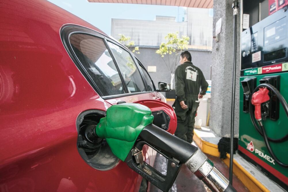 Actualmente, lo que paga Pemex mensualmente para comprar únicamente gasolinas son mil 500 millones de dólares. (ARCHIVO EL UNIVERSAL)