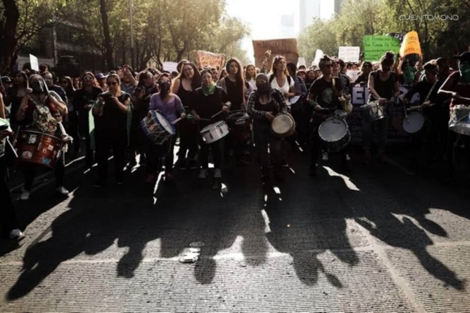 Activistas, de las calles a las redes por la COVID-19