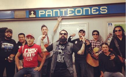 Panteón Rococó cumple su sueño de cantar en el Metro