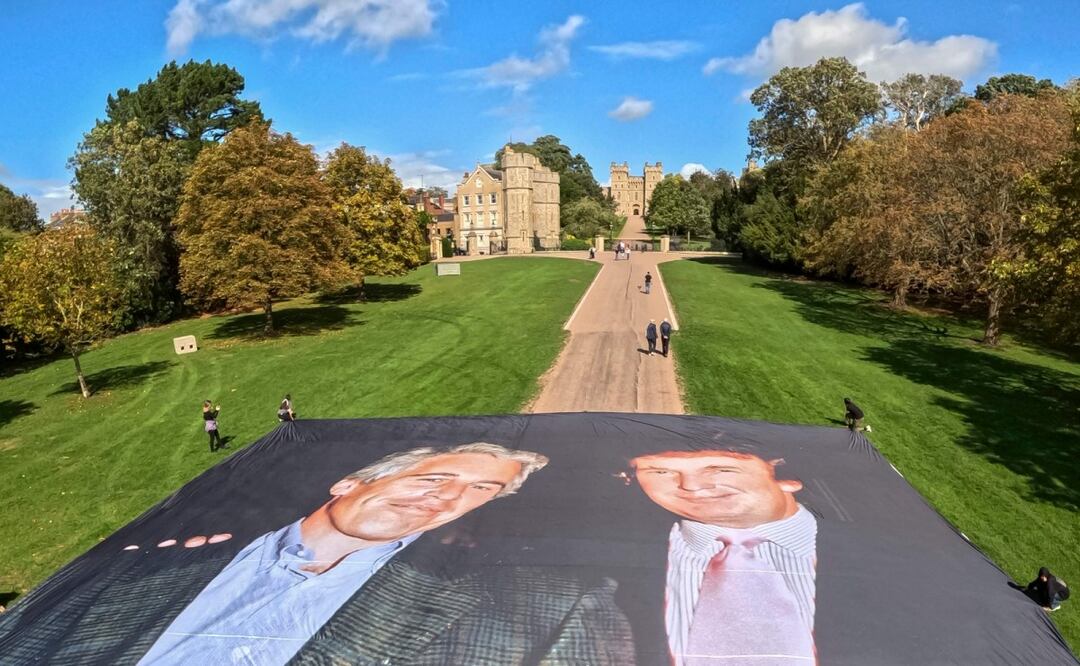 Un grupo anti-Trump proyecta sobre el castillo de Windsor fotos relacionadas con el caso Epstein. Foto: AFP