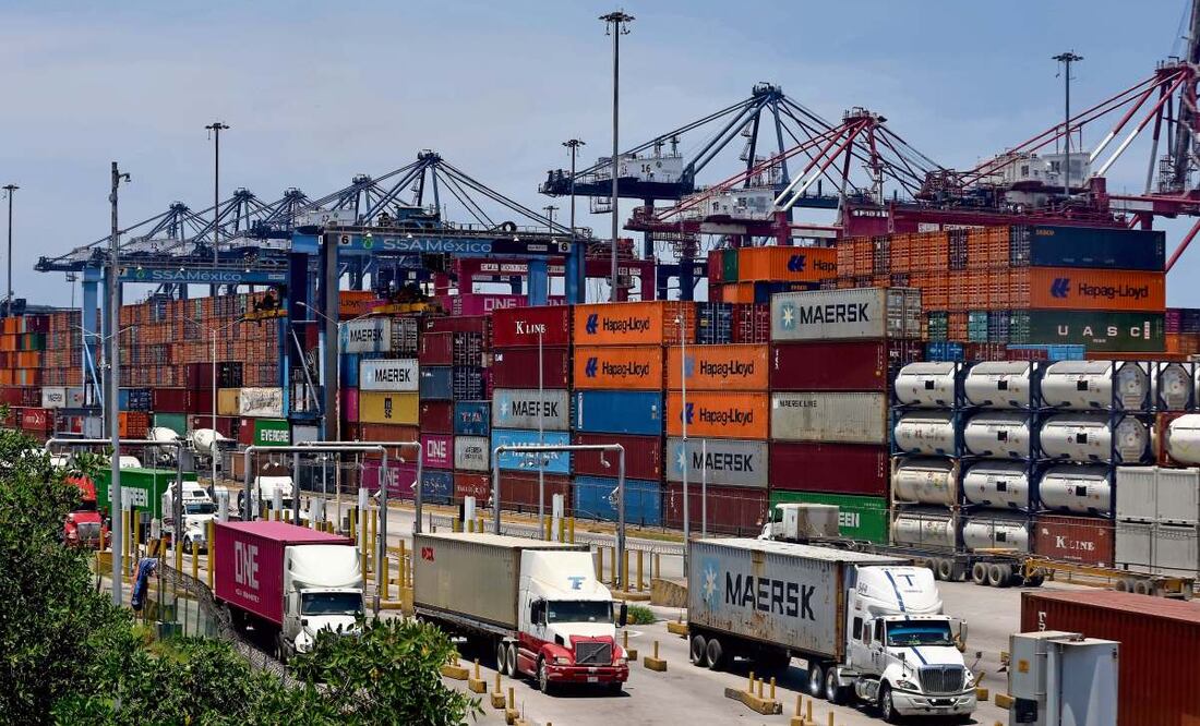 Empresarios señalan que se pierden millones de dólares de impuestos en aduanas, y el sector textil es uno de los que más sufre por el contrabando. Foto: Berenice Fregoso / EL UNIVERSAL