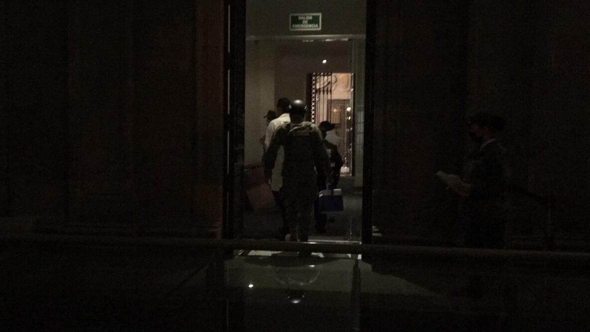 El biológico de AstraZeneca fue transportado en una hielera. Foto: Alberto Morales