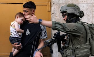 Israel detiene a más de 70 palestinos en Cisjordania; ataques en Gaza dejan al menos 4 muertos