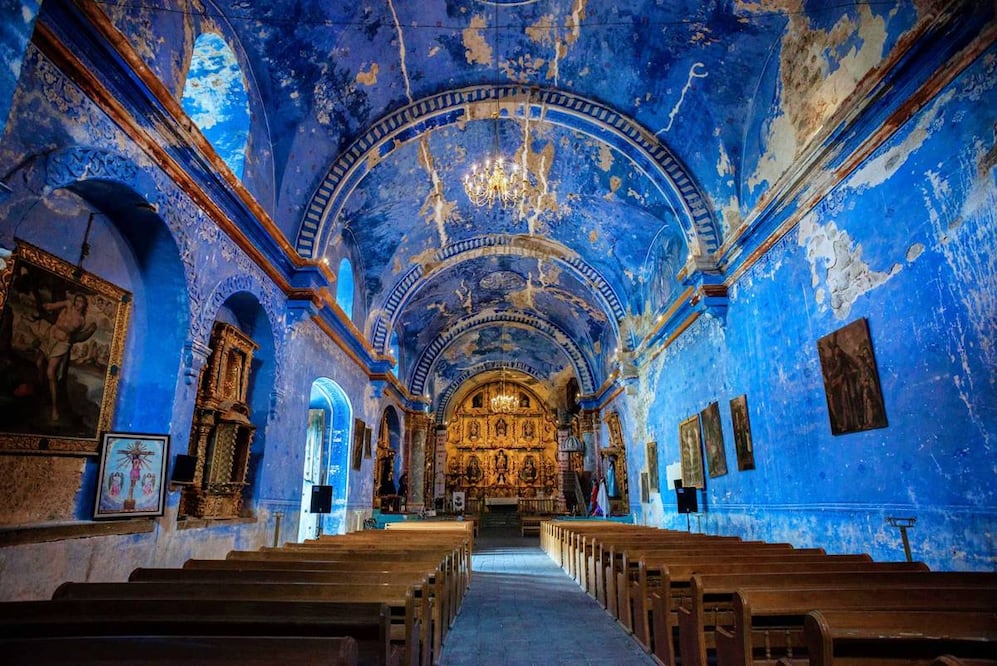 Convento de San Miguel Achiutla, con su decoración en color azul. Fotos: Experiencias Artísticas