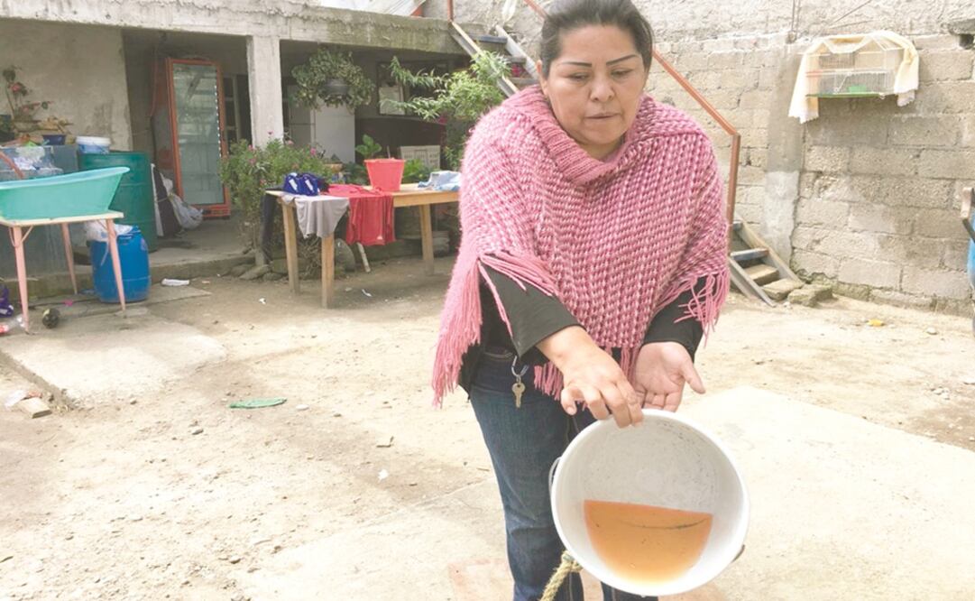 Zona afectada. Habitantes de San Cristóbal Huichochitlán y Calixtlahuaca denuncian que el agua tiene gasolina. Foto: JORGE ALVARADO. EL UNIVERSAL