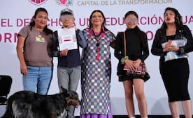 Clara Brugada entrega apoyos para uniformes y útiles escolares; se suman 90 mil estudiantes al esquema 
