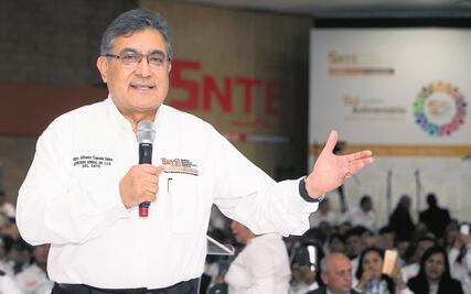 SNTE se atribuye modificaciones al artículo 3 constitucional