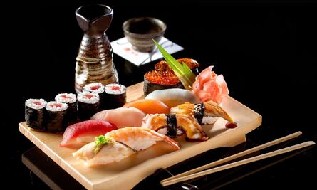 ¿Cuánto cuesta comer en Suntory Del Valle, restaurante japones?