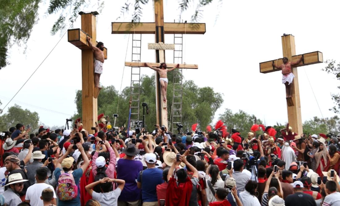 Crucifican a Cristo de Iztapalapa en el Cerro de la Estrella. Foto: Carlos Mejía/EL UNIVERSAL