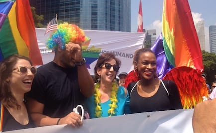 Jacobson se une a marcha de Orgullo Gay