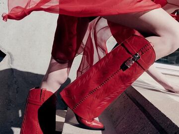 Botas en tendencia para elevar tus outfits en febrero