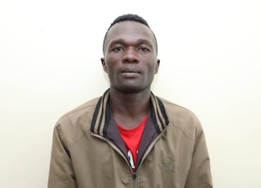 Policía de Kenia detiene a un "asesino en serie psicópata"; confesó que mató a 42 mujeres