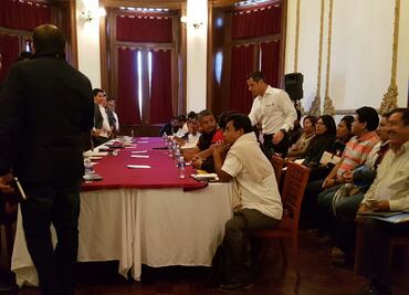 Se reúnen por segundo día Gobierno de Oaxaca y CNTE; definen temas a discutir