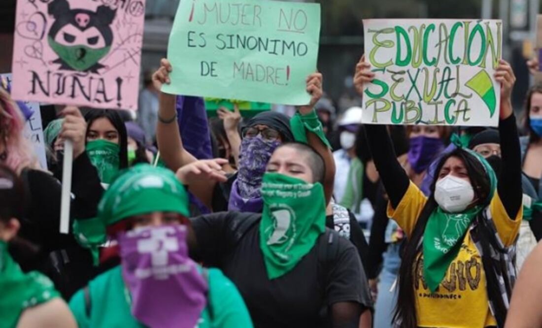 Aborto legal y seguro, la consigna de voces feministas que se hicieron escuchar en la CDMX. Foto: Archivo/EL UNIVERSAL