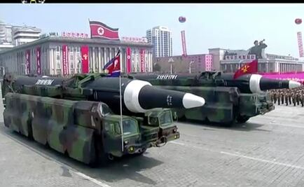 Corea del Norte presume su armamento balístico en desfile